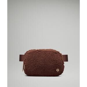 Lululemon Everywhere Belt Bag 1l Fleece - One Size - Brown Earth/Gold